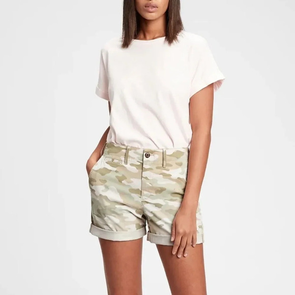 GAP | 5" High Rise Khaki Shorts with Washwell | 4 - Picture 1 of 8